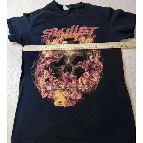 Skillet Band Tee Monster Flaming Skull Roses Mens Small Band Tour Concert - Picture 8 of 16